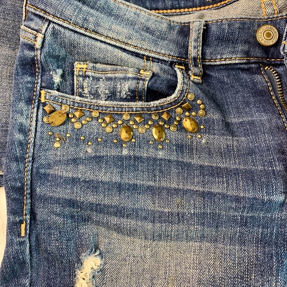 Abercrombie edgy heavily distressed mid rise skinny w/embellishments denim - Picture 5 of 8
